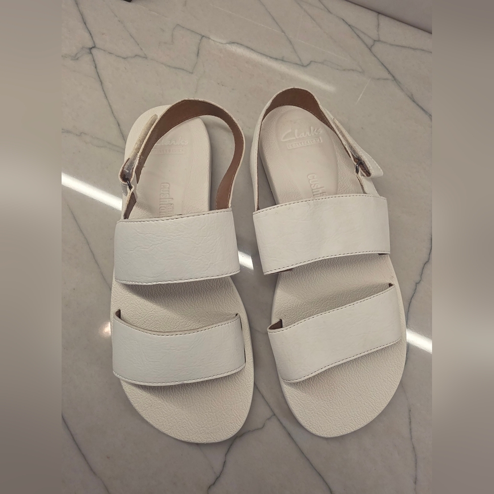 Clarks Cushion Soft Women’s White Dual-Strap Leather Sandals Size 10 - Picture 2 of 5